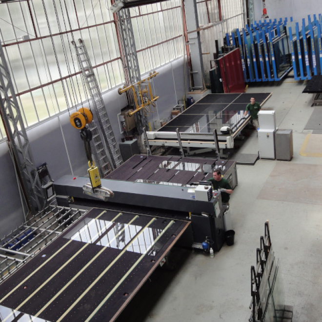 Fabrication de verre sur mesure dans un atelier à Genève