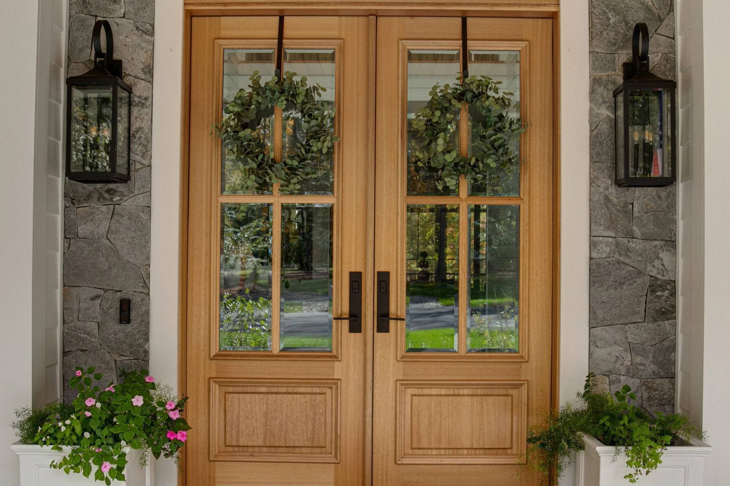 Porte d'entrée en bois sur mesure